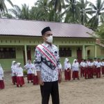 Upacara Hari Guru di SDN Seuneubok Teungoh Berjalan Sukses dan Khidmat