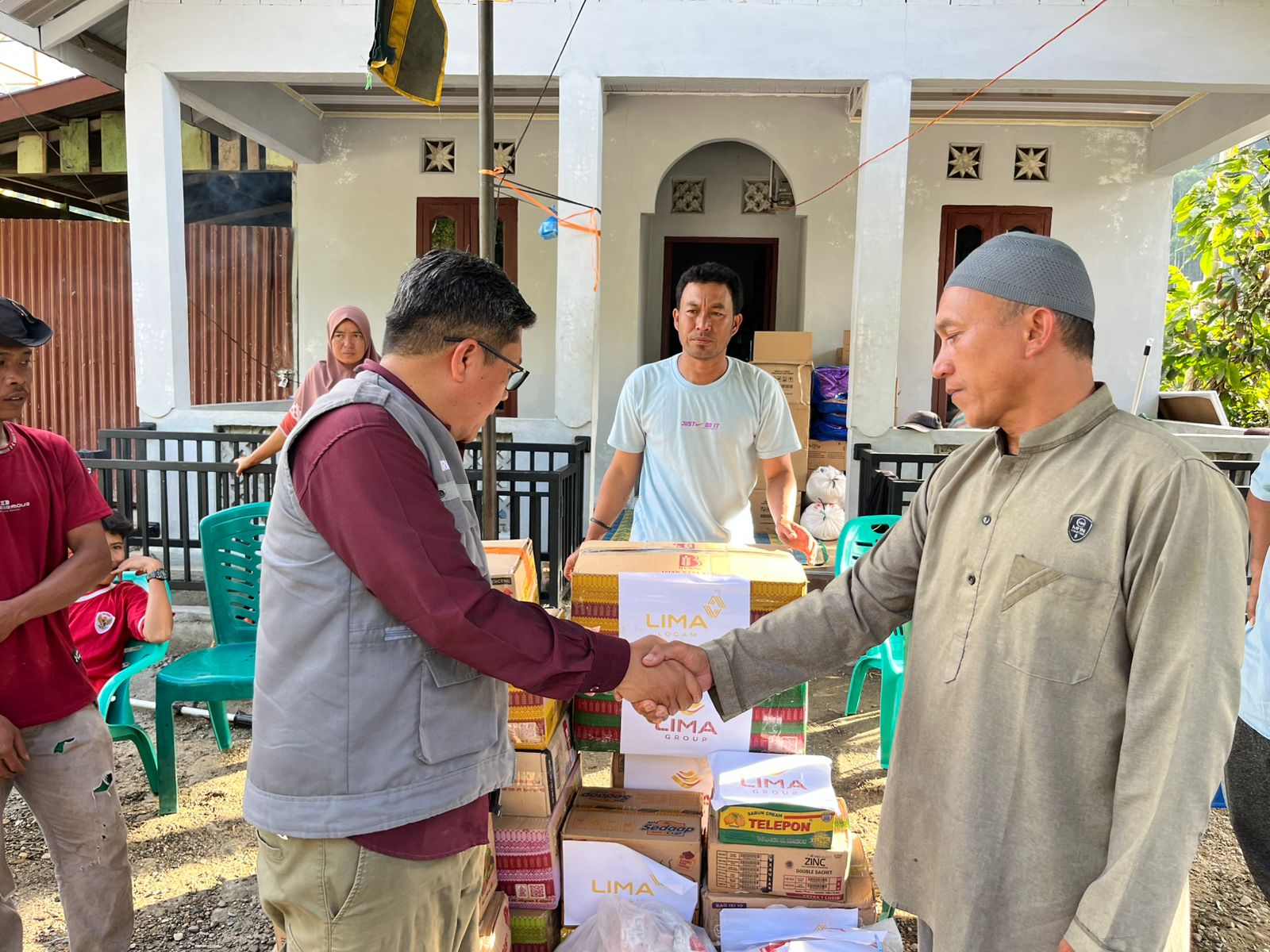 Gayo Lues Terima Bantuan Darurat dari PT. Lima Group, Bupati Sampaikan Terima Kasih