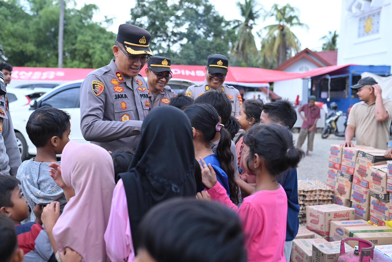 Polres Pidie dan PT AFA BIS MSM Salurkan Bantuan Sosial untuk Korban Banjir, Warga Sampaikan Terima Kasih