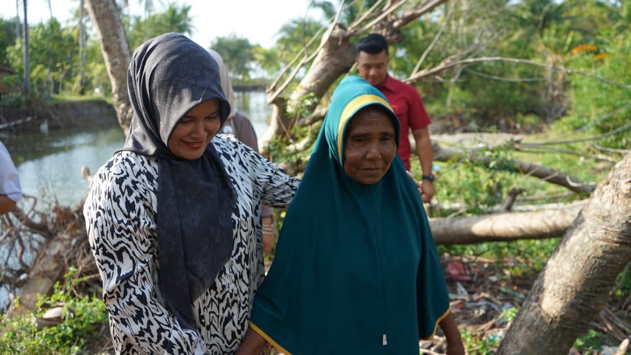 Mukarramah Fadhlullah Tetap Bergerak Meski Akses Putus di Kuala Ceurape