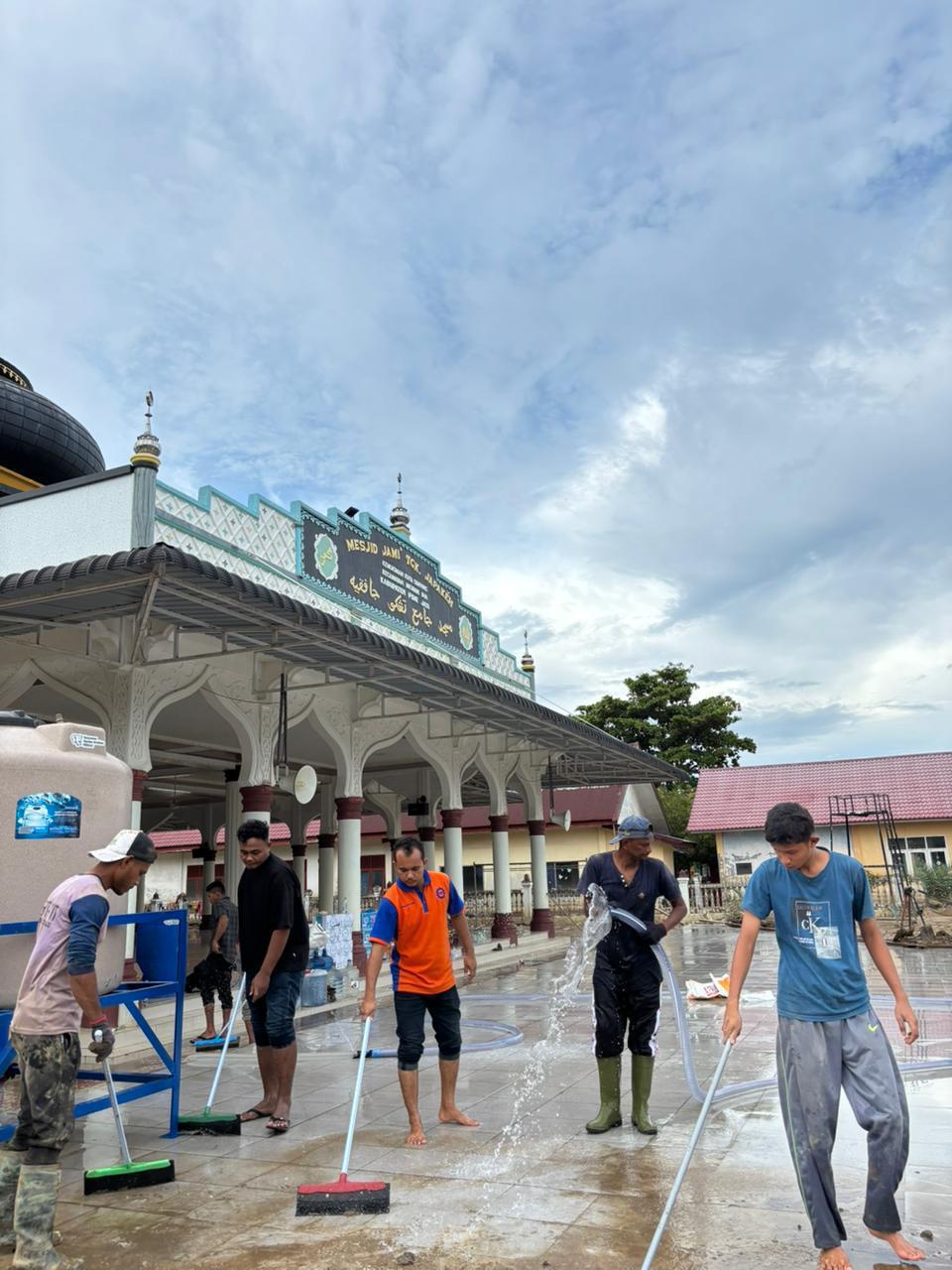 Bantu Warga dan Wartawan yang Terjejas Banjir dan Longsor Aceh, PW IWO Aceh Berikan Apresiasi kepada PT SBA