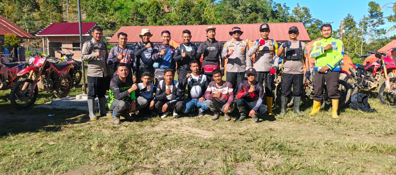 Dari Lumpur dan Bebatuan, Lagi Tim Trail Polres Pidie Lansir Bantuan Sembako Untuk Warga Rusep Antara