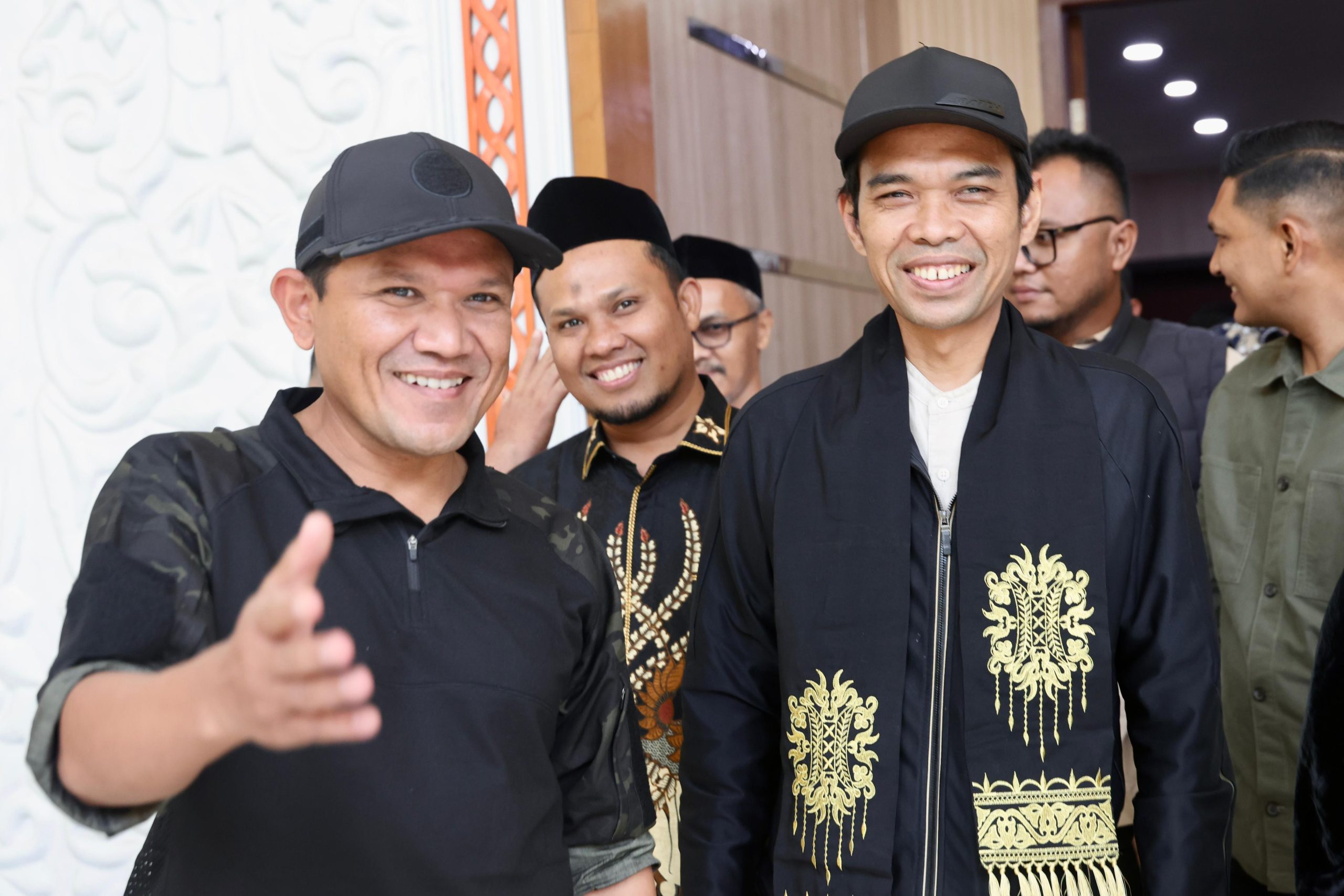 Wagub Aceh Sambut Kedatangan UAS di Bandara SIM, Hadiri Peringatan 21 Tahun Tsunami Aceh