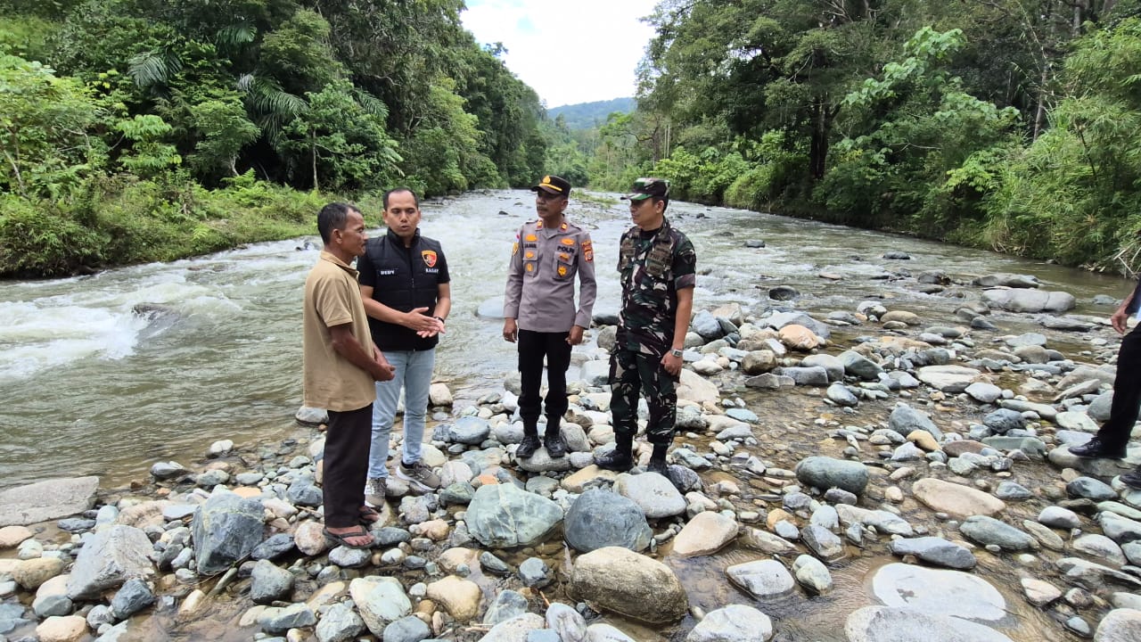 Kasat Reskrim Polres Pidie Pimpin Penyisiran Sungai, Klarifikasi Isu Tambang Ilegal