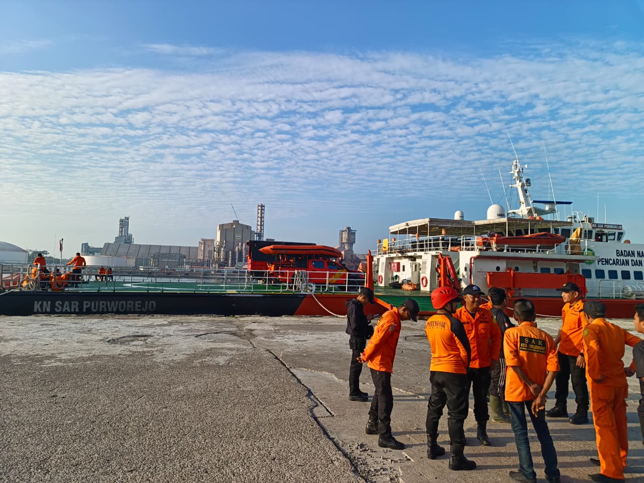 KN SAR Purworejo 101 Merapat di Pelabuhan Krueng Geukuh Lhokseumawe Untuk Laksanakan Operasi SAR di Aceh