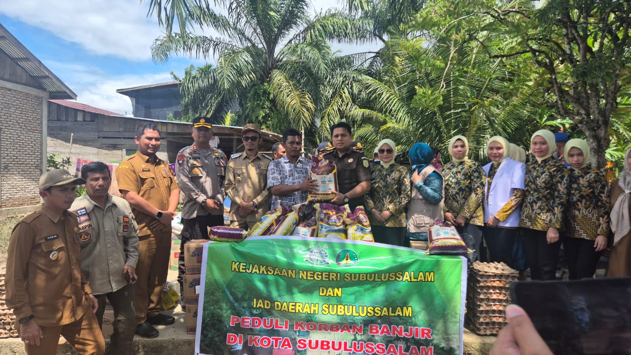 Kejari Subulussalam Salurkan Bantuan Untuk Korban Banjir di Desa Oboh Kecamatan Runding