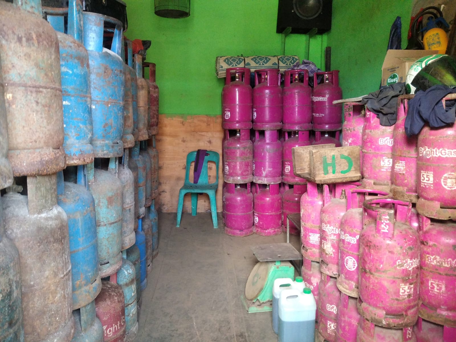 Pasca Banjir Gas ELPIJI Langka di Tapaktuan, Warga Terjepit, “PLN Padam, Gas Pun Tak Ada, Signal Telepon Selular Mengulah”