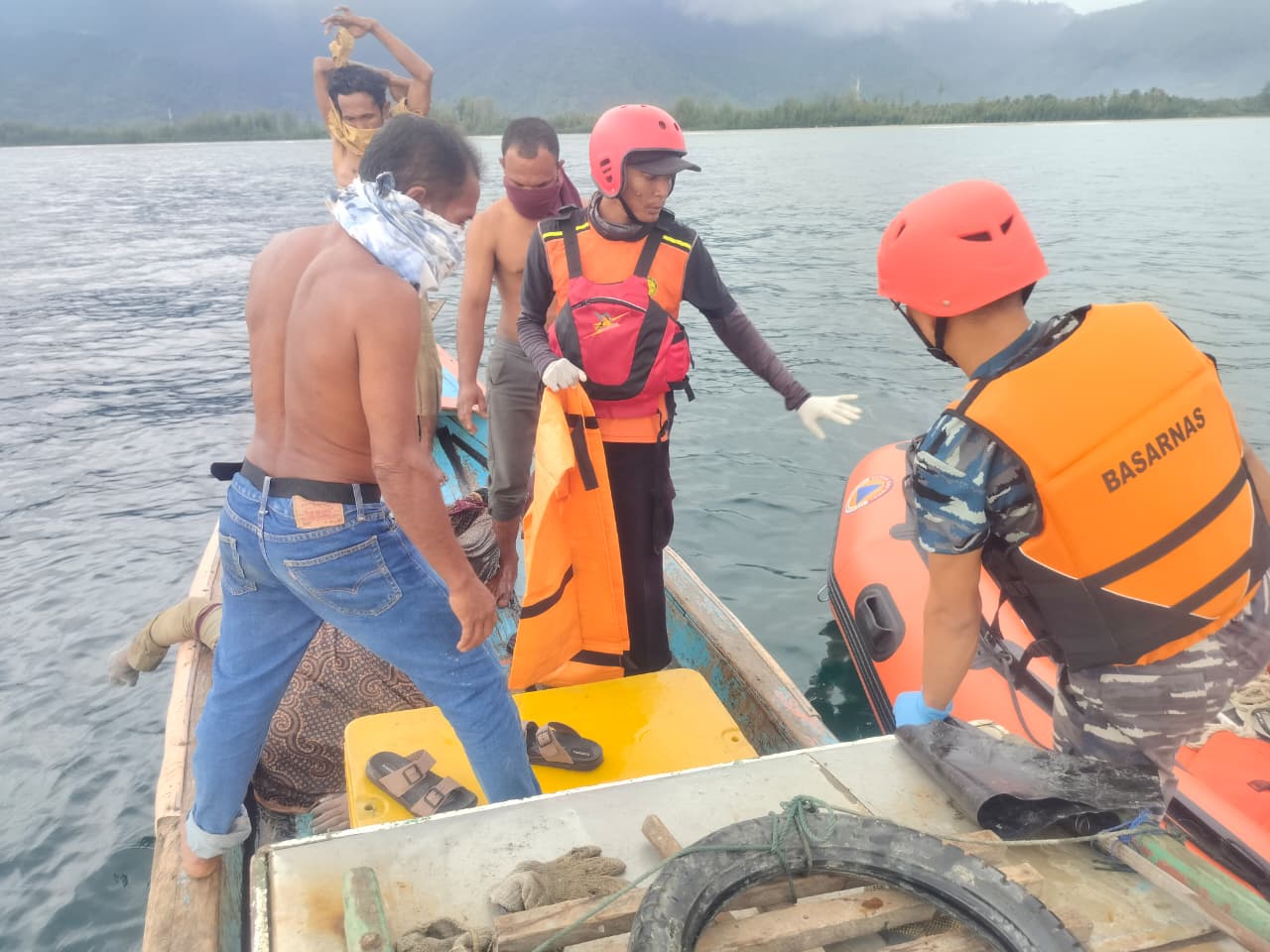 Setelah Tiga Hari Melakukan Pencarian, Korban Terseret Gelombang di Pantai Panteraja Kec. Pasieraja Aceh Selatan Ditemukan 