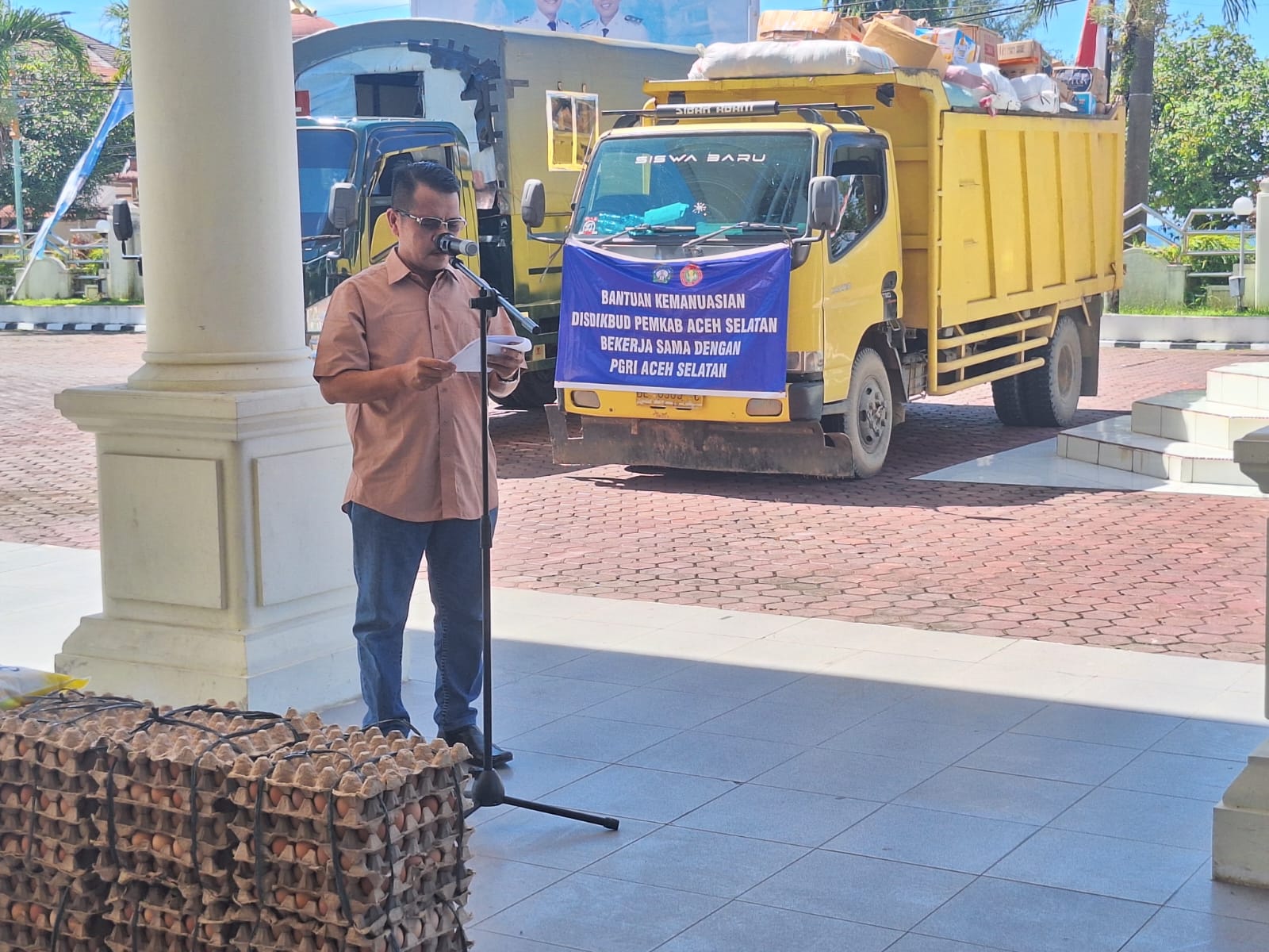 Pemda Aceh Selatan Melepas Bantuan Logistik Untuk Daerah Terdampak Banjir di Kabupaten Aceh Tengah dan Bener Meriah