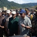Wagub Aceh dan Mendagri Turun Langsung Serahkan Bantuan untuk Korban Banjir