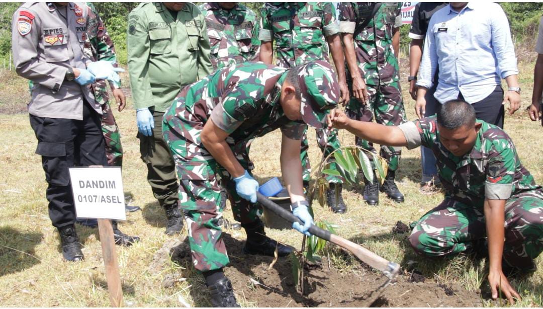 ‎Bersatu dengan Alam, Kodim 0107/Aceh Selatan Laksanakan Penanaman Pohon di Desa Darul Ikhsan