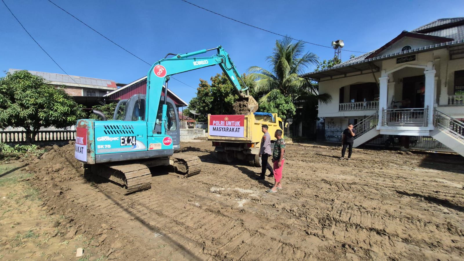 Polres Pidie Manfaatkan Alat Berat Bantuan Kapolri untuk Pemulihan Pasca Banjir