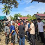 Musibah Kebakaran di Malam Pergantian Tahun di Desa Simpang Lhee Kluet Utara, Plt Bupati Aceh Selatan Serahkan Bantuan Masa Panik