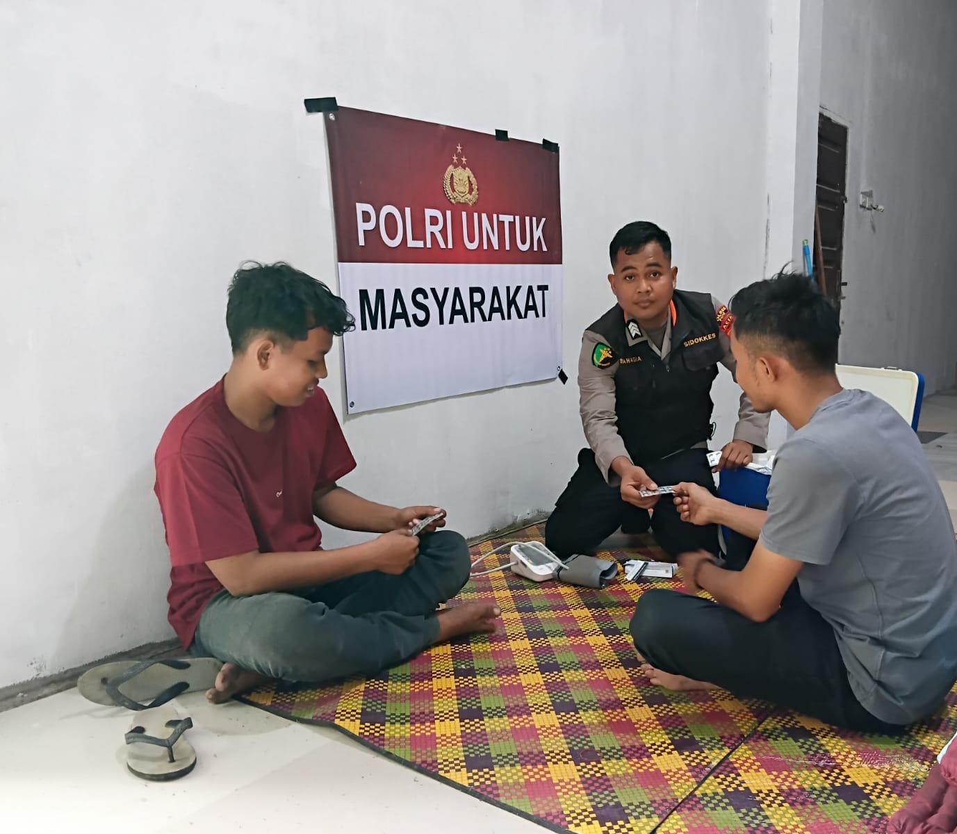 Peduli Kesehatan Warga, Sidokkes Polres Pidie Turun Langsung Layani Korban Banjir