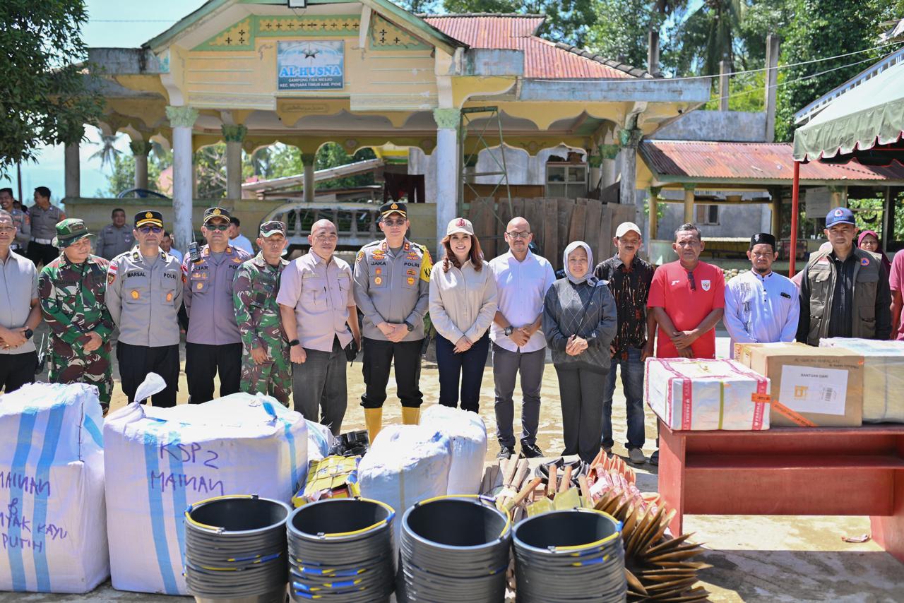 Kapolres Pidie Dampingi Tim KSP Salurkan Bantuan untuk Korban Banjir