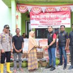Kasat Reskrim Polres Pidie Serahkan Bantuan Kapolda Aceh Kepada Warga Terdampak Bencana di Gampong Blang Pandak, Tangse