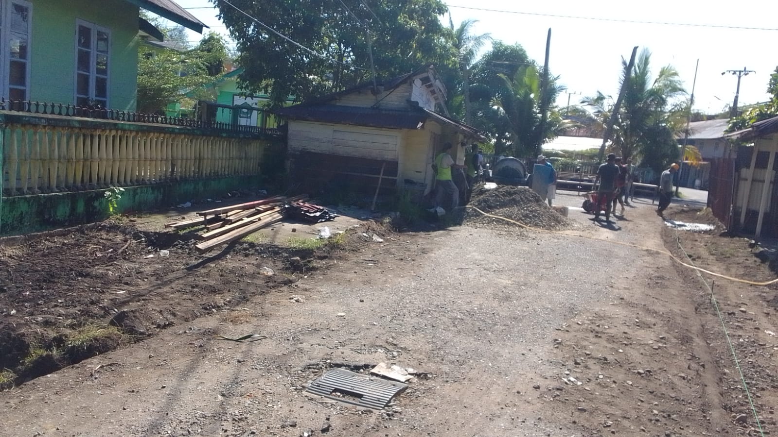 Warga Gampong Hilir Desak Pembongkaran Warung yang Hambat Proyek Pelebaran Jalan