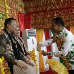 PLT Bupati‎ H. Baital Mukadis, SE Peusijuk Kajari Aceh Selatan yang Baru