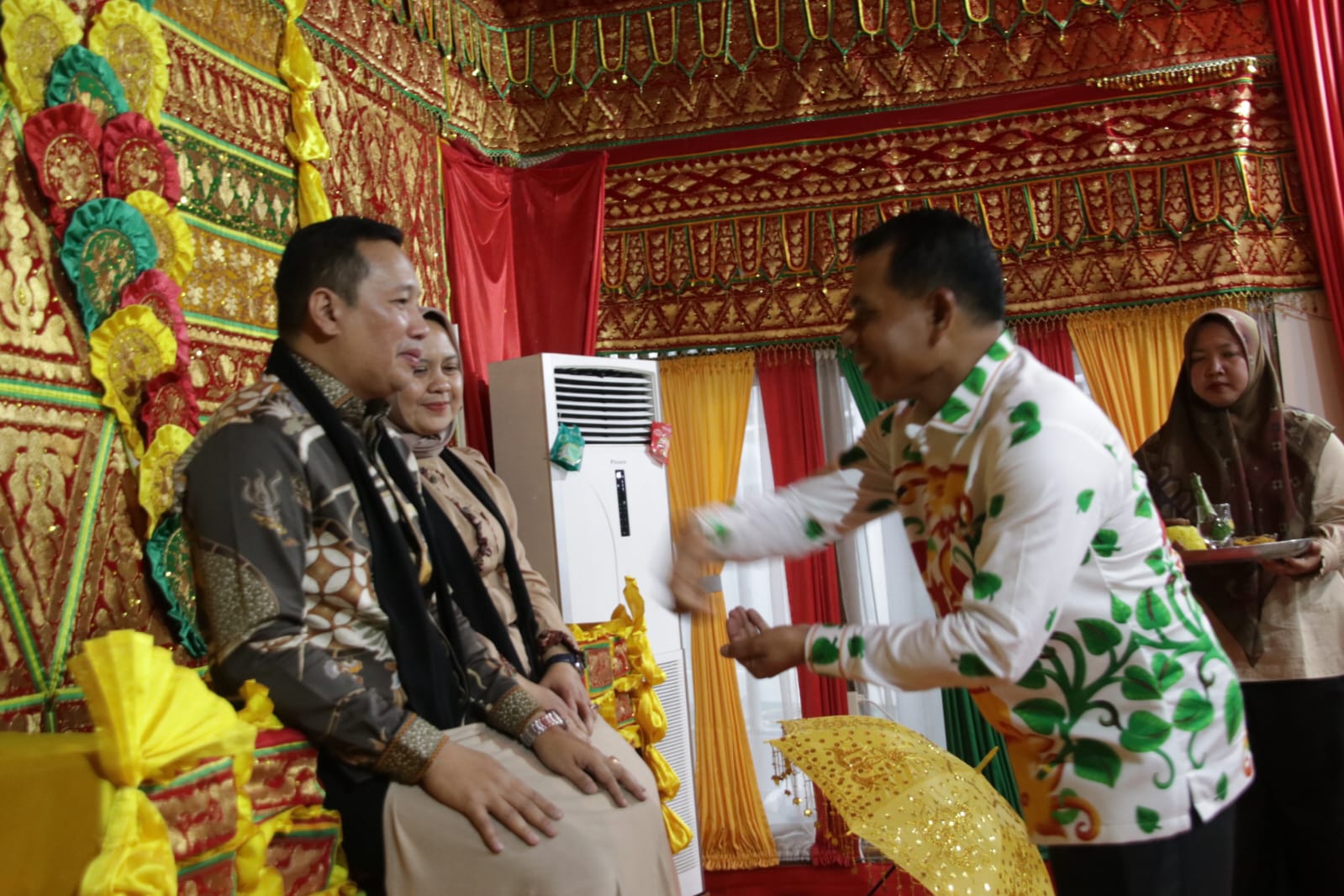 PLT Bupati‎ H. Baital Mukadis, SE Peusijuk Kajari Aceh Selatan yang Baru