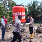 Polres Pidie Serahkan Bantuan Sumur Bor Kapolda Aceh untuk Warga Lamkawe