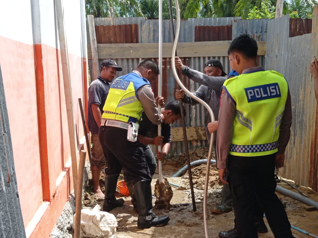 Satlantas Polres Aceh Selatan Hadirkan Sumur Bor untuk Pemulihan Air Bersih Warga Terdampak Banjir Trumon Tengah