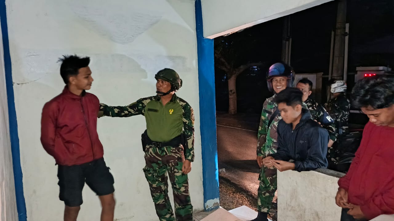 ‎Pimpin Langsung Patroli Malam, Dandim Aceh Selatan Pastikan Wilayah Tetap Kondusif