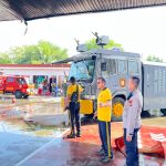 Polres Pidie Kerahkan Mobil AWC untuk Padamkan Kebakaran di SPBU Kuala Beukah