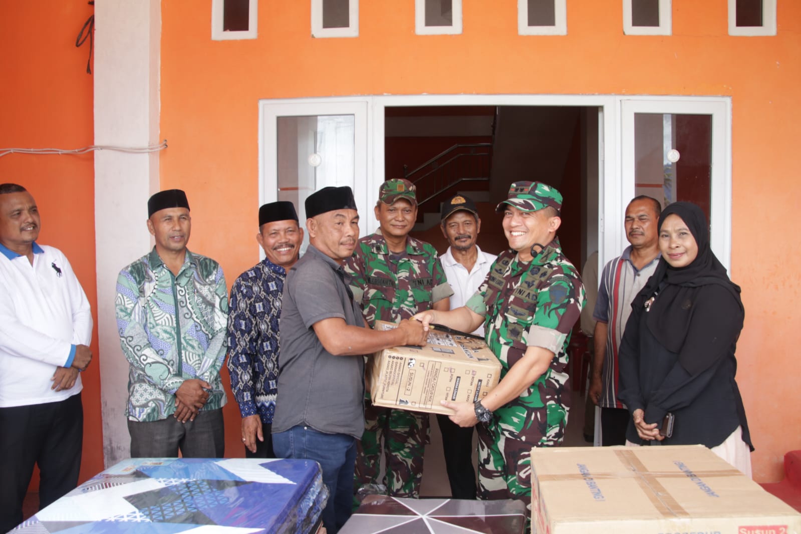 ‎Dandim 0107/Aceh Selatan Salurkan Bantuan Logistik Kemenhan untuk Warga Terdampak Banjir Trumon Raya