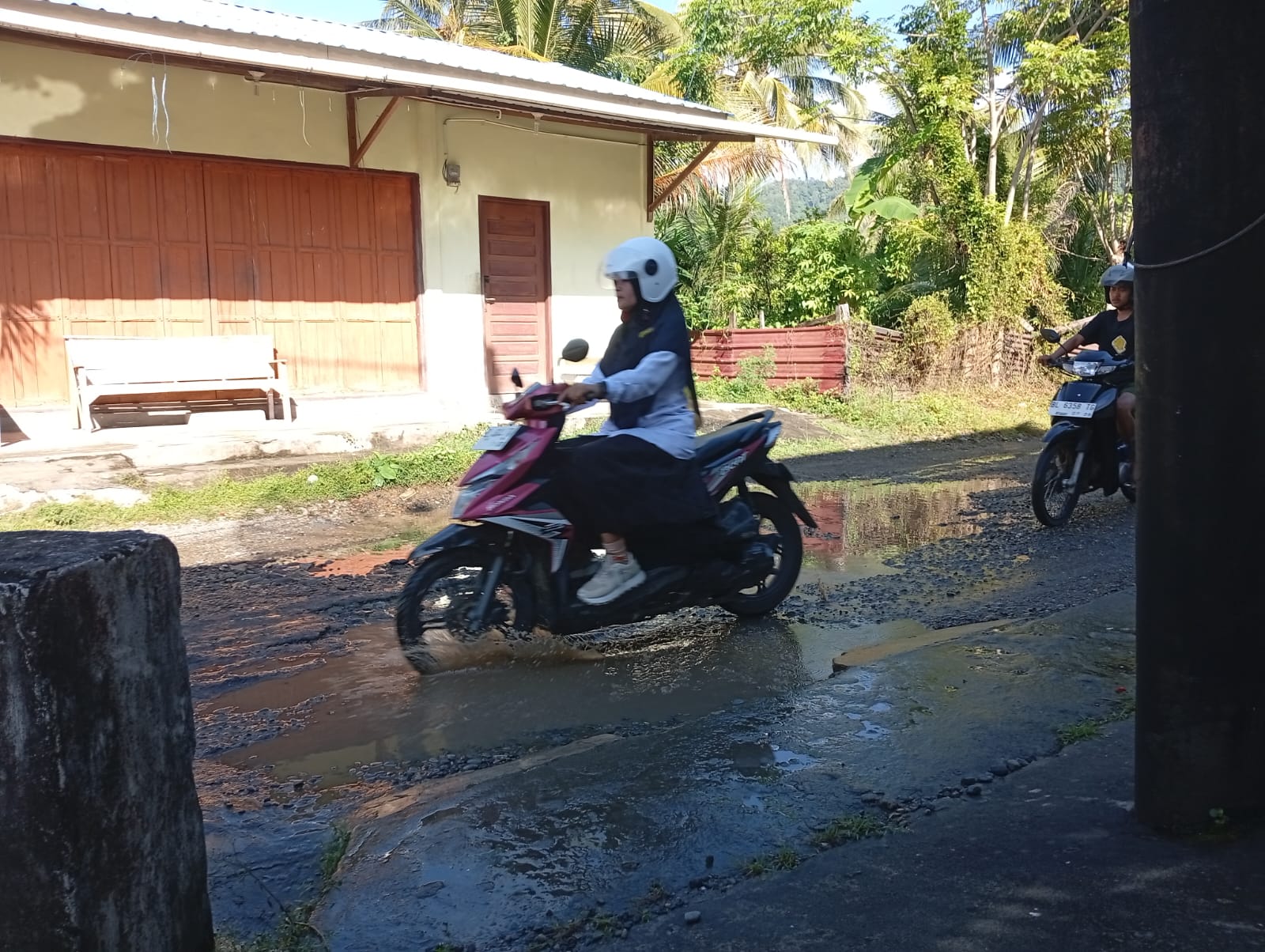 Warga Lhok Bengkuang Berharap Pemerintah Daerah Aceh Selatan Perbaiki Jalan Cempaka, Kondisi Jalan Sudah Seperti Kubangan Kerbau