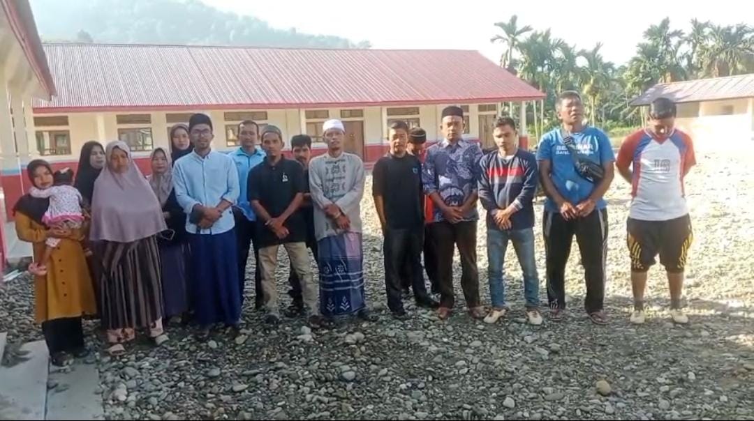 H. Mirwan Hibahkan tanah untuk Pembangunan SD Lhok Sialang, Tokoh Muda Gampong Lhok Sialang Rayeuk Berikan Apresiasi.