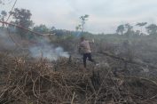 Gerak Cepat Polsek Kluet Selatan, Titik Api Karhutla di Desa Pasi Lembang Berhasil Dipadamkan