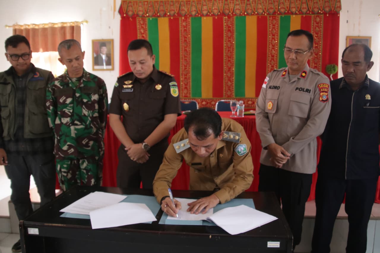 PLT. Bupati Aceh Selatan Hadiri Penandatanganan Kesepakatan Pengkajian Kebutuhan Pascabencana (JITUPASNA)