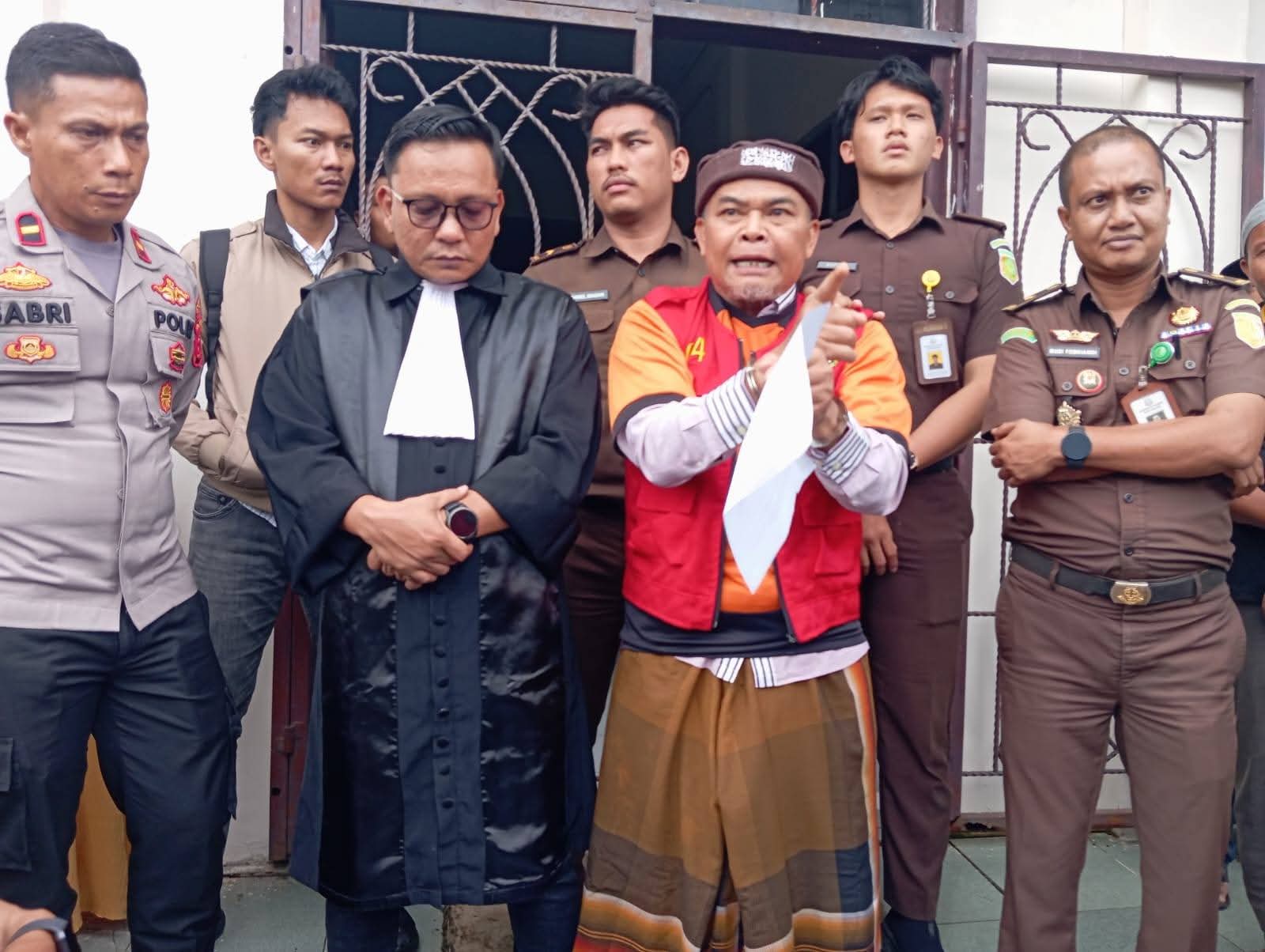 Yakarim Munir Lembong Mendapatkan Keadilan, Dinyatakan Bebas Murni oleh Pengadilan Tinggi Banda Aceh.