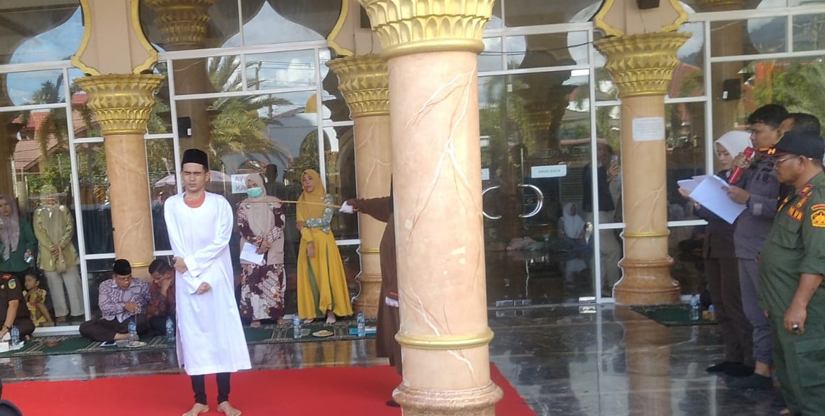 Kejari Aceh Selatan Laksanakan Eksekusi Cambuk Terhadap 10 Terpidana Pelanggar Qanun Syariat
