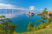 Danau Baikal di Siberia bagian tenggara, Rusia merupakan Danau Tertua di bumi