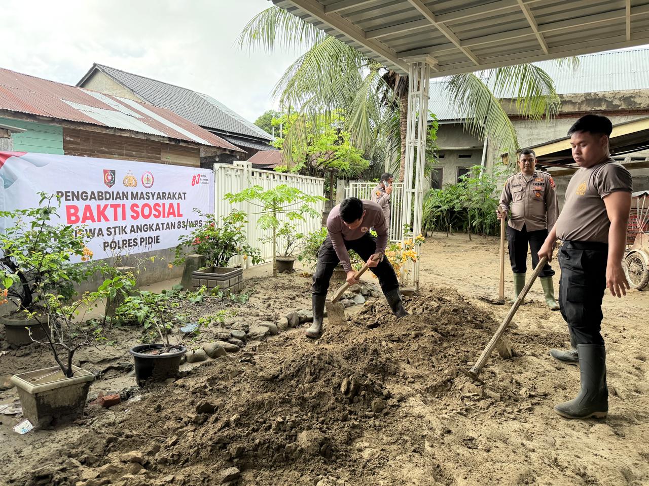 Mahasiswa STIK Angkatan 83/WPS Gelar Bakti Sosial di Kecamatan Mutiara Timur