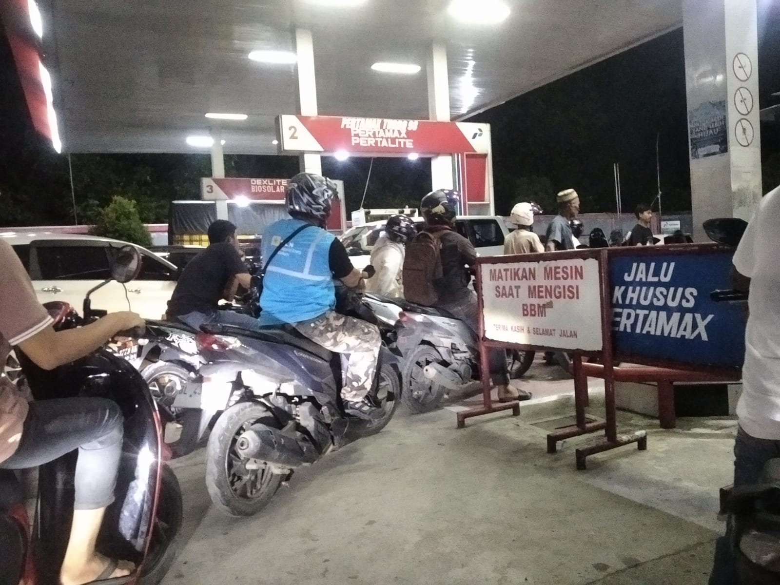 BBM Jenis Solar Sering Kosong di SPBU Tapaktuan, Para Supir Angkutan Umum Antar Kota Dalam Provinsi Mengeluh