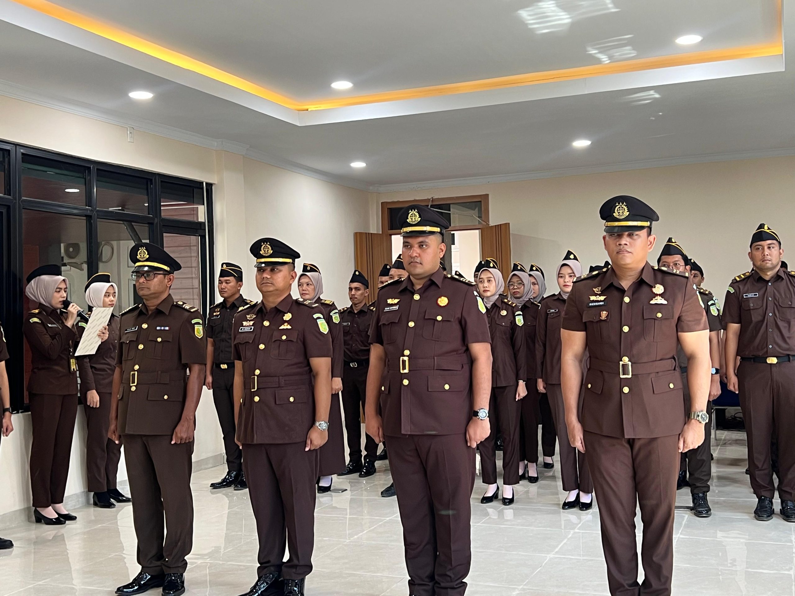 Perkuat Kinerja Institusi dan penyegaran organisasi, Kejari Aceh Selatan Rotasi Empat Pejabat