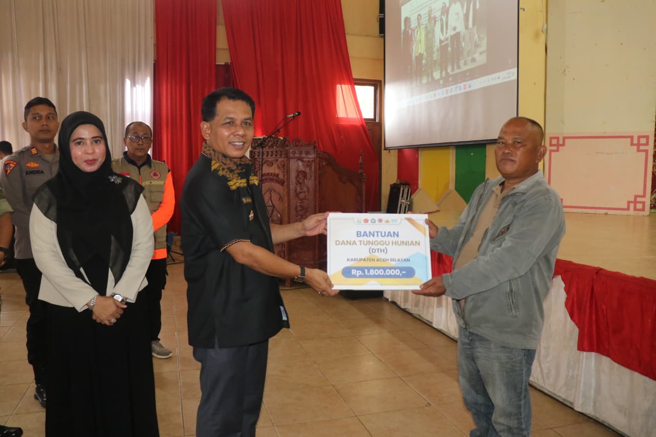 PLT. Bupati Aceh Selatan H. Baital Mukadis, SE Salurkan Bantuan kepada 287 Penerima Manfaat Rumah Yang Terdampak Banjir