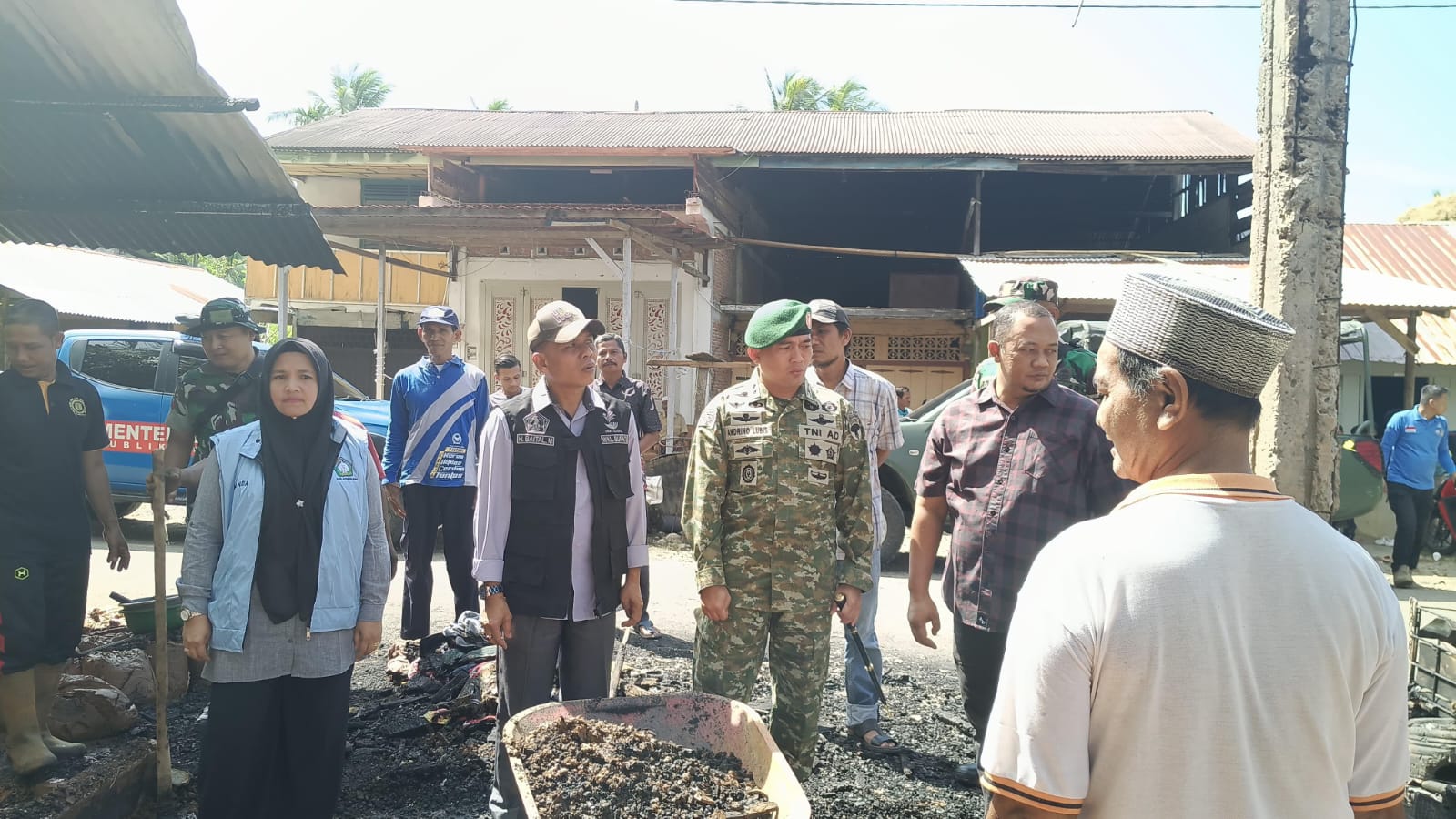 TNI dan Pemerintah Hadir untuk Rakyat, Dandim 0107/Aceh Selatan Kunjungi Korban Kebakaran di Paya Ateuk