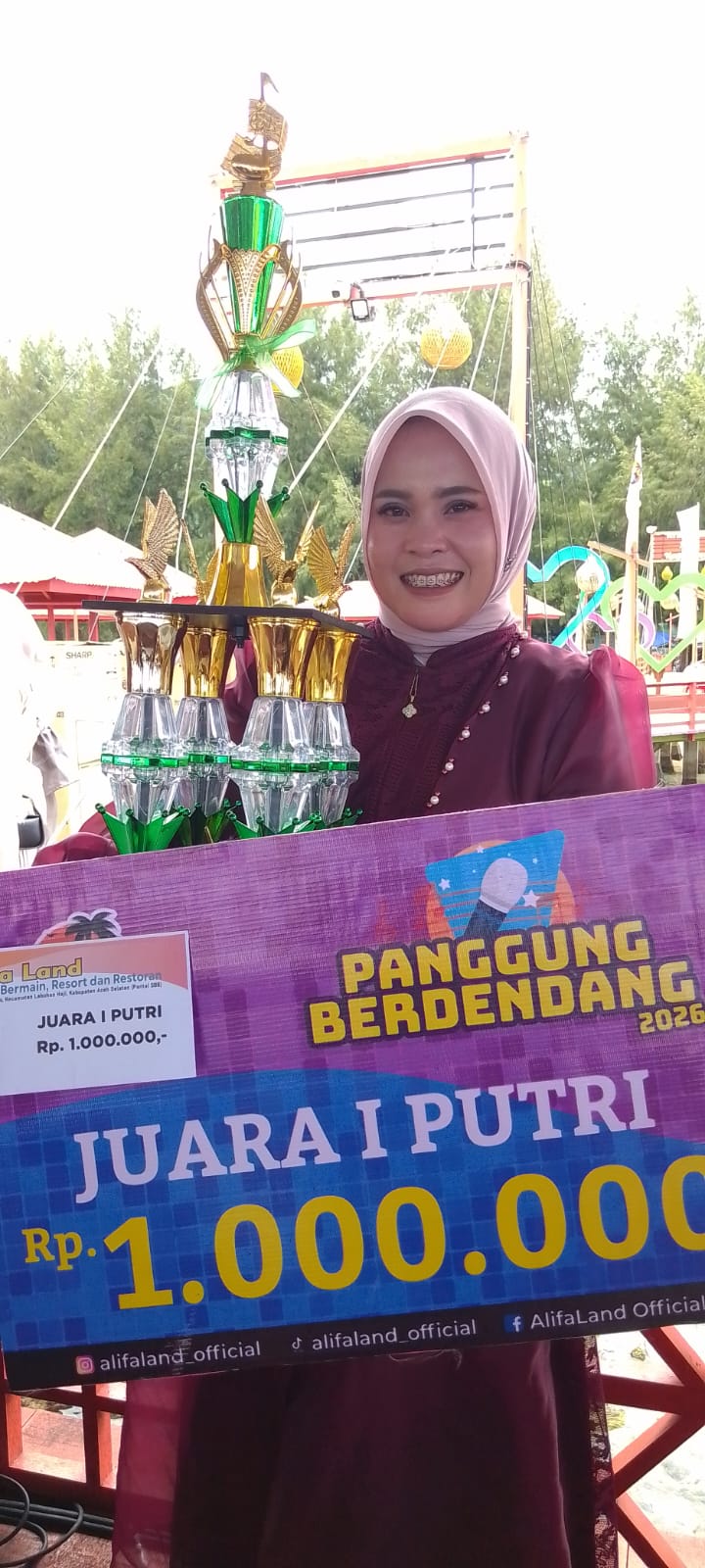Tampil Memukau, Uli Ulfia Farzah asal Samadua Raih Juara 1 di Ajang Panggung Berdendang
