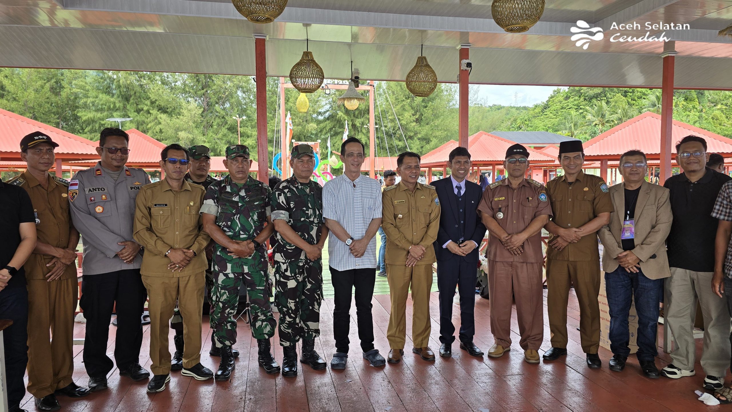 Hadir di Acara Cafe Alifa Land Pantai SBB Labuhan Haji, Wakil Bupati Aceh Selatan Baital Mukadis Bagikan 8 Hadiah Umroh