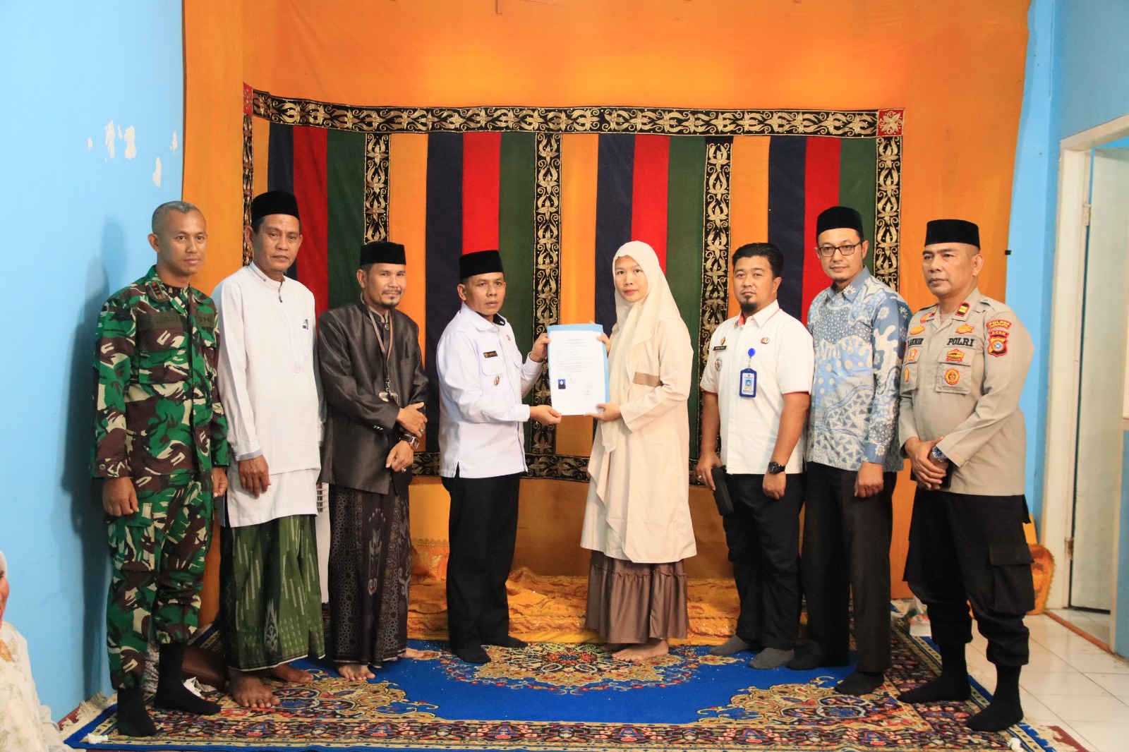 PLT Bupati Aceh Selatan Hadiri Prosesi Pensyahadatan Shinta Purnamasari di Gampong Pasar