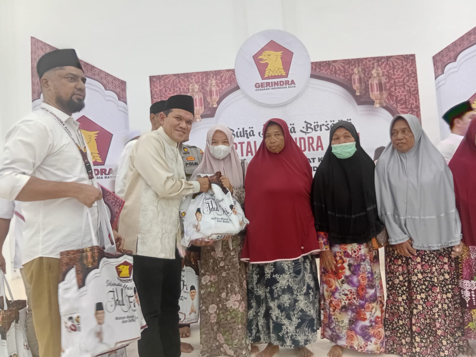 Partai Gerindra Aceh Berbagi di Ramadhan, Bukber Bersama Korban Banjir