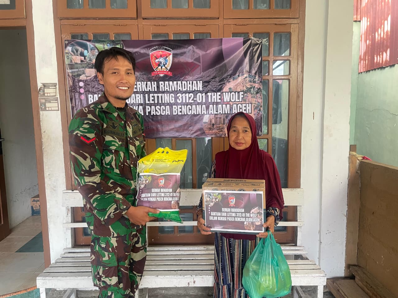 Berbagi di Ujung Ramadhan, Letting 3112-1 Salurkan Sembako untuk Warga Kurang Mampu