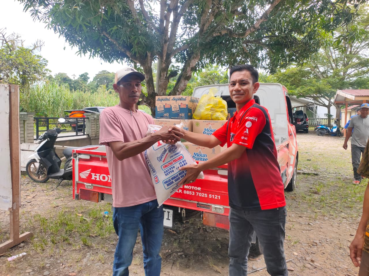 Aksi Peduli! JJ One Geulumbuk Salurkan Bantuan untuk Korban Kebakaran di Kota Fajar