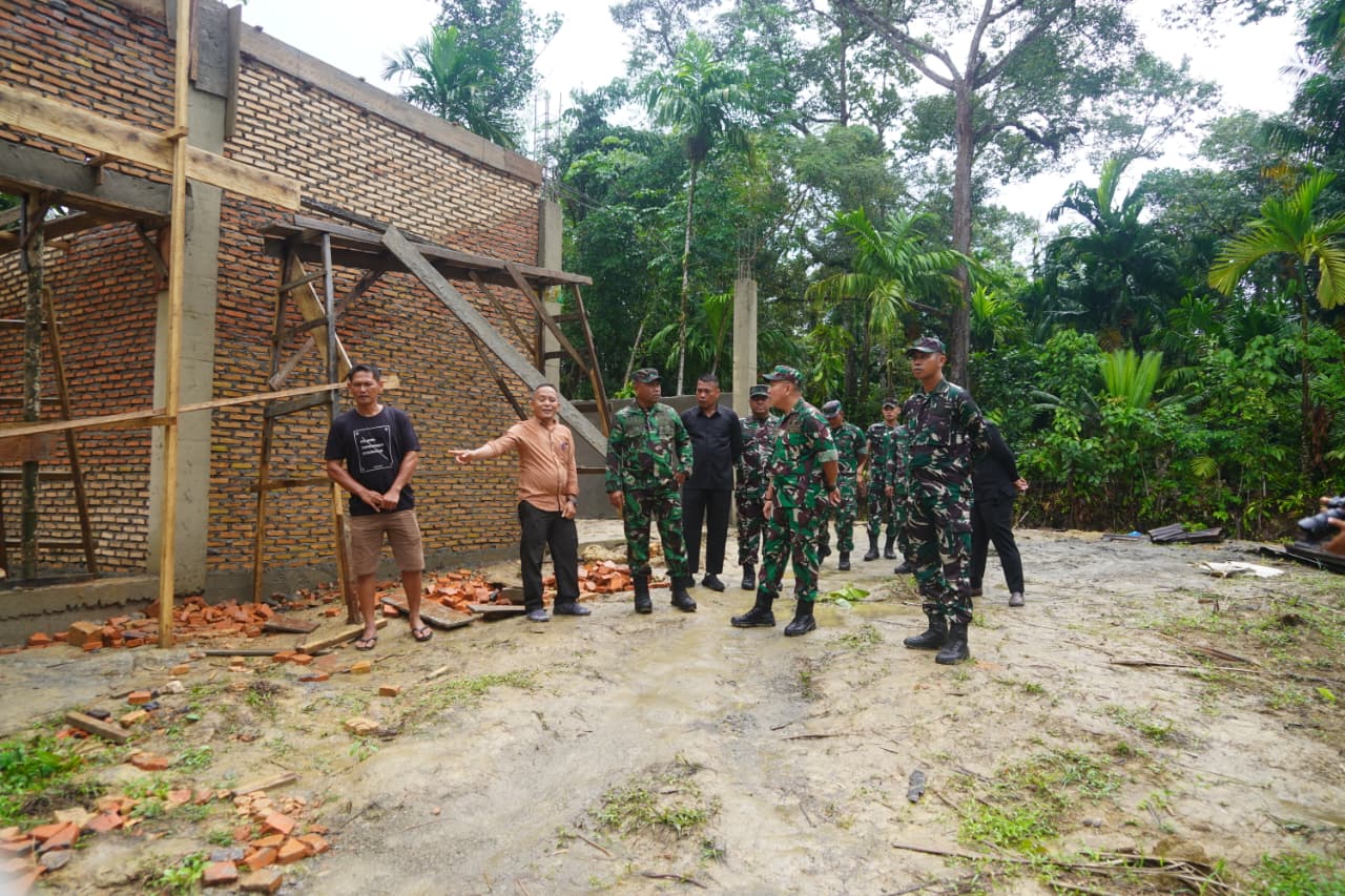 Danrem 012/Teuku Umar Tinjau Langsung Pembangunan KDKMP di Simeulue, Tekankan Kualitas dan Ketepatan Waktu