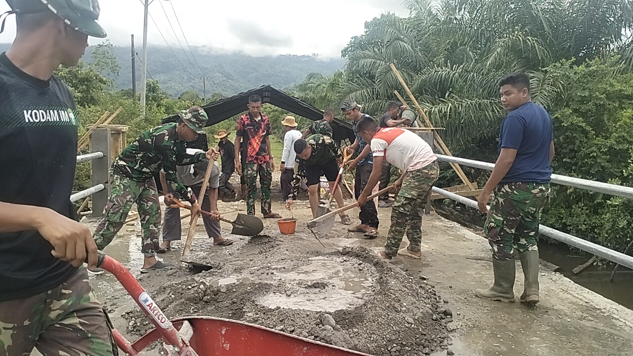 TNI dan Warga Tancap Gas, Pembangunan Jembatan Aramco di Pasi Rasian Makin Dikebut