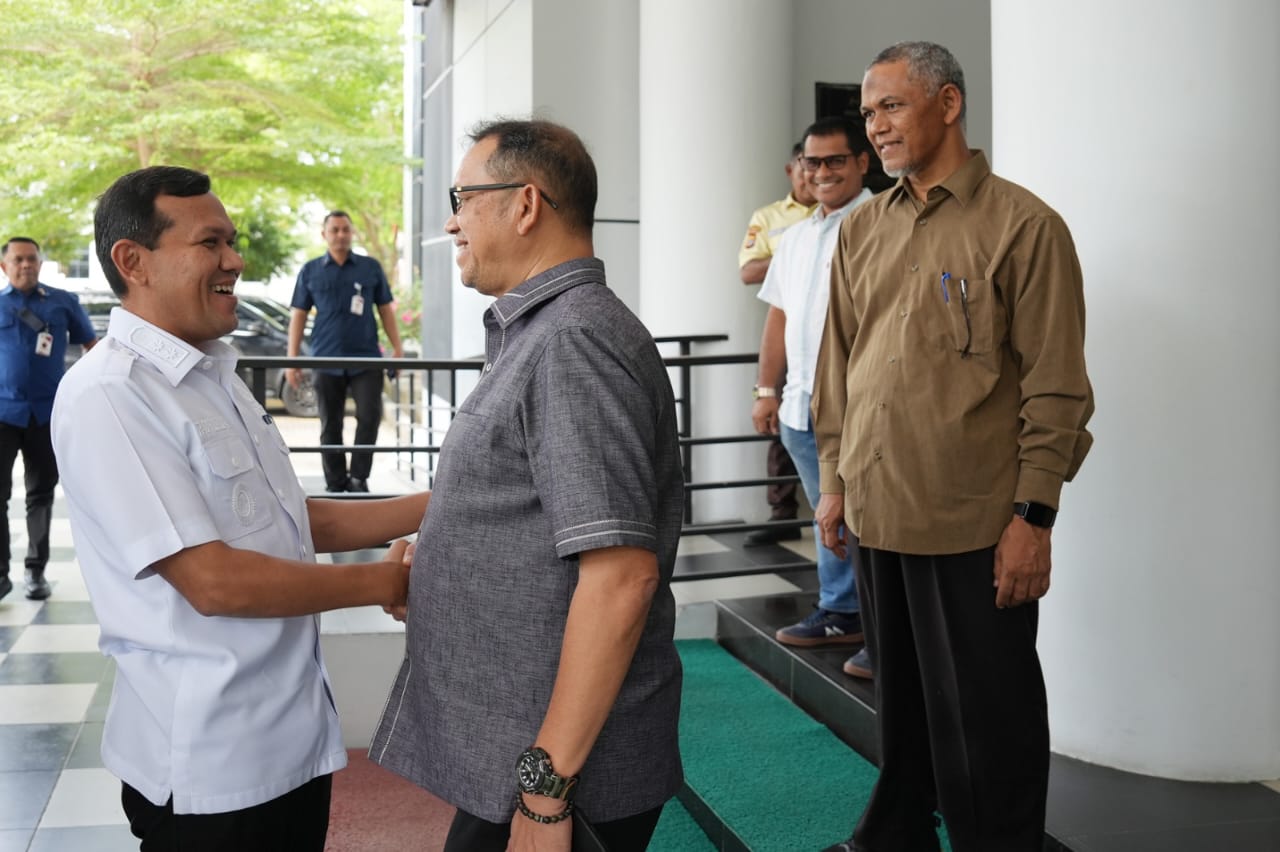 Rektor USK Apresiasi Komitmen Wagub Aceh Lanjutkan Studi Magister Manajemen